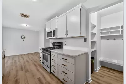 301 River Drive, Dekalb, IL 60115 - Photo 15