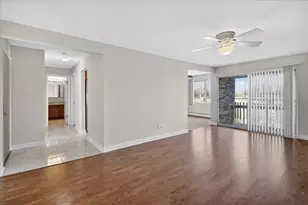 940 E Old Willow Rd, Prospect Heights, IL 60070 - Photo 9