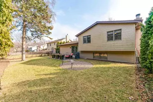 610 Blue Spruce Ln, Mundelein, IL 60060 - Photo 27