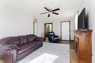 301 N 2nd Ave, Chenoa, IL 61726 - Photo 5