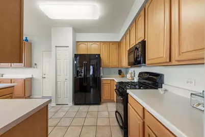 32006 Millard Circle, Warrenville, IL 60555 - Photo 9