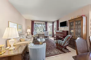 32006 Millard Circle, Warrenville, IL 60555 - Photo 7