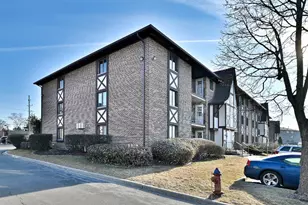 10512 S Ridge Cove Dr, Chicago Ridge, IL 60415 - Photo 3