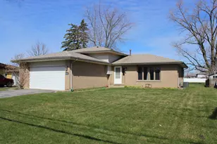 4432 143rd St, Crestwood, IL 60418 - Photo 1