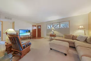 184 S Circle Ave, Bloomingdale, IL 60108 - Photo 3