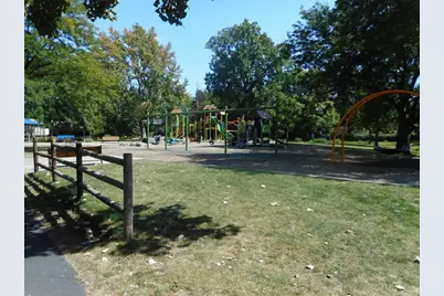 184 S Circle Avenue, Bloomingdale, IL 60108 - Photo 1