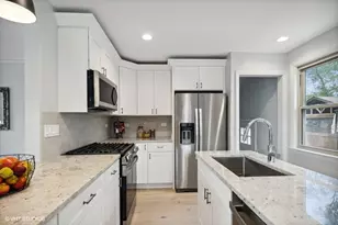 2233 N 77th Ct, Elmwood Park, IL 60707 - Photo 9