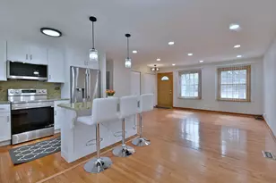 714 N Lakeside Dr, Vernon Hills, IL 60061 - Photo 11