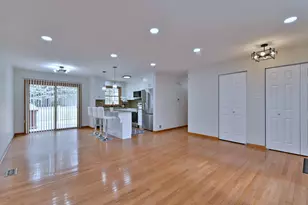 714 N Lakeside Dr, Vernon Hills, IL 60061 - Photo 5