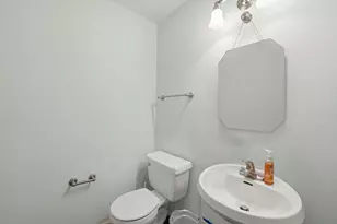 8 St Regis Ct, Elmhurst, IL 60126 - Photo 9