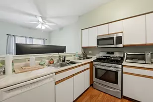 8 St Regis Ct, Elmhurst, IL 60126 - Photo 7