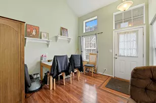 8 St Regis Ct, Elmhurst, IL 60126 - Photo 3