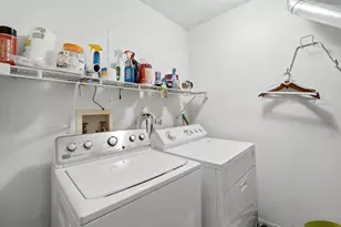 8 St Regis Ct, Elmhurst, IL 60126 - Photo 15