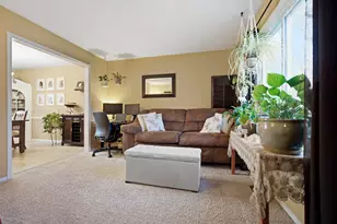 1015 Primrose Ln, Normal, IL 61761 - Photo 5