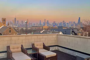 1331 N Greenview Ave, Chicago, IL 60642 - Photo 17