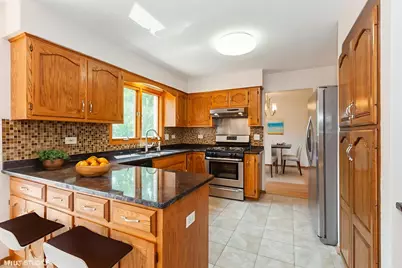 8885 Dryden Street, Woodridge, IL 60517 - Photo 9