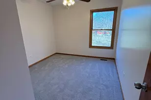 8885 Dryden St, Woodridge, IL 60517 - Photo 15