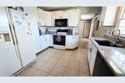 412 Sunset Drive, Centralia, IL 62801 - Photo 11