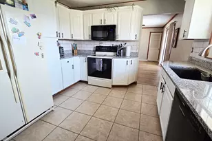 412 Sunset Dr, Centralia, IL 62801 - Photo 11