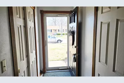 412 Sunset Drive, Centralia, IL 62801 - Photo 5