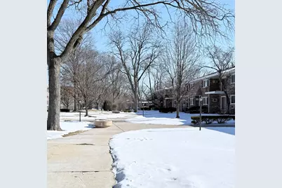 37 N Main Street N #40, Glen Ellyn, IL 60137 - Photo 3
