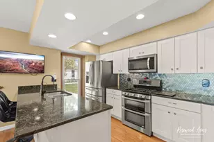 23 Birchwood Ln, Saint Anne, IL 60964 - Photo 7