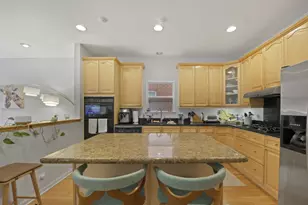 335 W Evergreen Ave, Chicago, IL 60610 - Photo 7