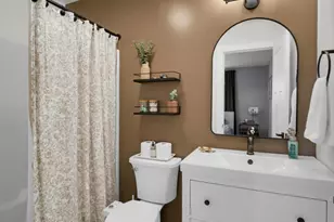 2302 Robin Ln, Elgin, IL 60123 - Photo 17