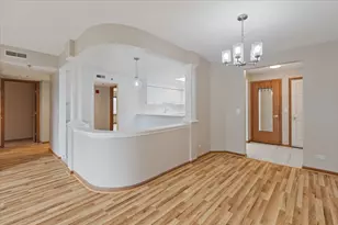 5 S Pine St, Mount Prospect, IL 60056 - Photo 9