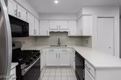 6400 W Belle Plaine Avenue #509, Chicago, IL 60634 - Photo 5
