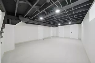 10537 S Rhodes Ave, Chicago, IL 60628 - Photo 15