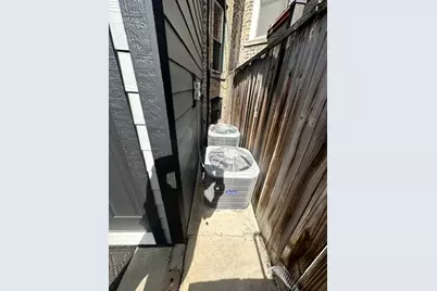 3023 W Wellington Avenue, Chicago, IL 60618 - Photo 3