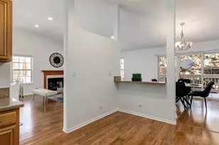 121 Commons Ct, Wheeling, IL 60090 - Photo 7