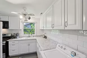 1933 Whittier Ln, Schaumburg, IL 60193 - Photo 13