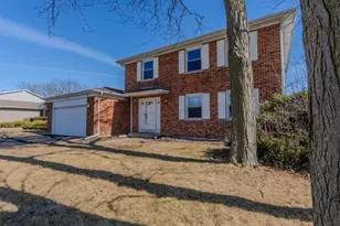 4345 Mumford Dr, Hoffman Estates, IL 60192 - Photo 5