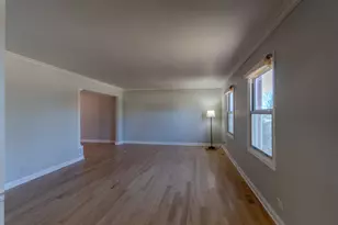 4345 Mumford Dr, Hoffman Estates, IL 60192 - Photo 9