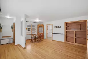 906 S Kirk Ave, Elmhurst, IL 60126 - Photo 5