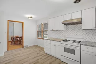 906 S Kirk Ave, Elmhurst, IL 60126 - Photo 9