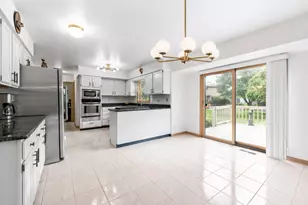 484 Blodgett Ct, Naperville, IL 60565 - Photo 9