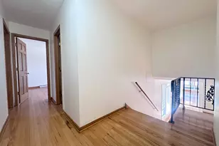 6923 N Avers Ave, Lincolnwood, IL 60712 - Photo 9