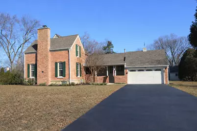 370 S Oriole Trail, Crystal Lake, IL 60014 - Photo 1