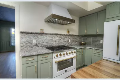 370 S Oriole Trail, Crystal Lake, IL 60014 - Photo 5