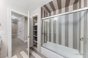 2 N Tower Rd, Oak Brook, IL 60523 - Photo 33