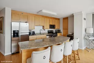 33 W Ontario St, Chicago, IL 60654 - Photo 5