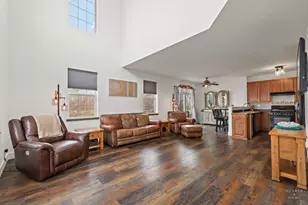 212 Bakers Dr W, Lakemoor, IL 60051 - Photo 9