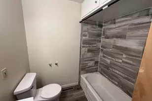 1060 W Hickory St, Kankakee, IL 60901 - Photo 5