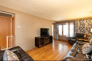 5831 S Meade Ave, Chicago, IL 60638 - Photo 5