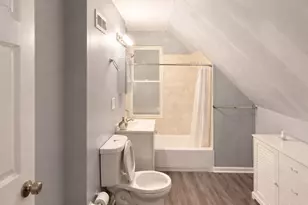 10043 S Oglesby Ave, Chicago, IL 60617 - Photo 9