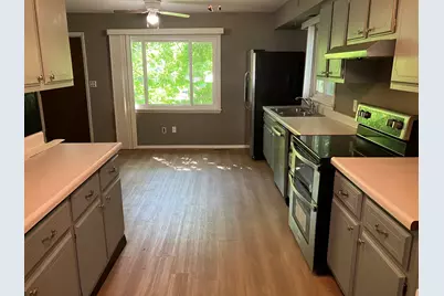 513 E Main Street, Morrison, IL 61270 - Photo 5