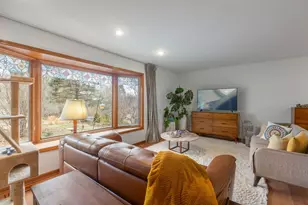 5 Echo Hill Rd, Oakwood Hills, IL 60013 - Photo 3